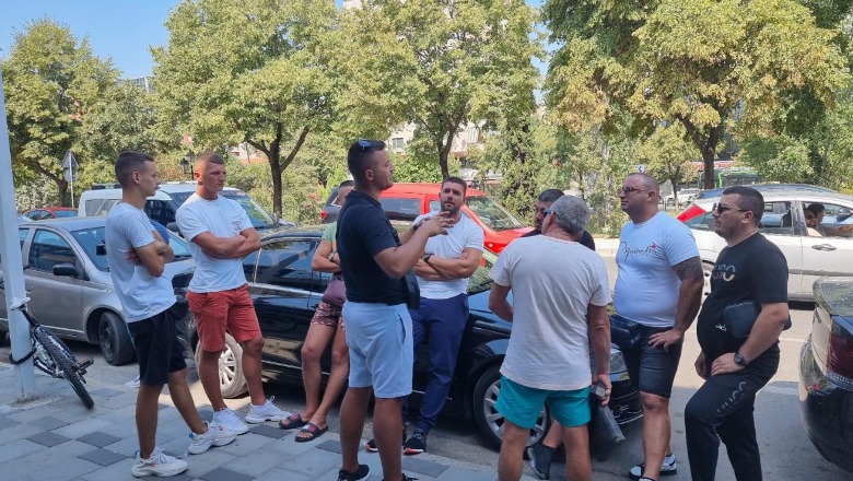 Bllokimi i mjeteve ujore, pronaret ne proteste para Drejtorise se Policise